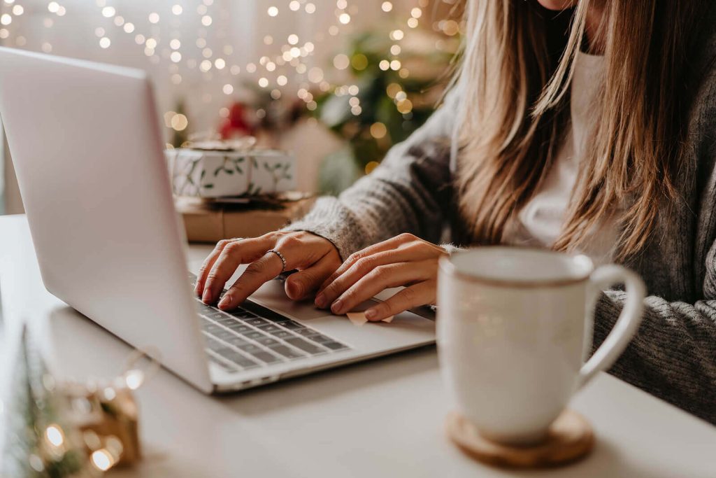 Online Therapy | Holiday Season | depression treatment program coconut creek | online therapy boca raton | online therapy in miami, fl | anxiety therapy Weston | anxiety treatment in gainesville | 33073 | 33067 | 33076 Shows a woman talking to a depression therapist in parkland, fl. Represents how a depression treatment program coconut creek can help you this holiday season.