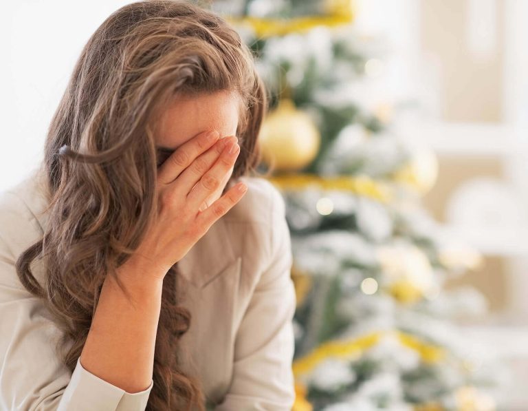 Shows a woman crying. Represents how depression therapist in parkland, fl and a depression treatment program coconut creek can support you.